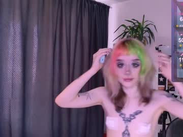 girl
        lollyshy__ cam image #4488613