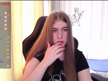 girl
        minnie_olson_ cam image #1186527