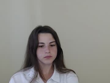 girl
        chamomile19 cam image #1969529