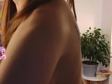 girl
        heyyy_girl cam image #5744535