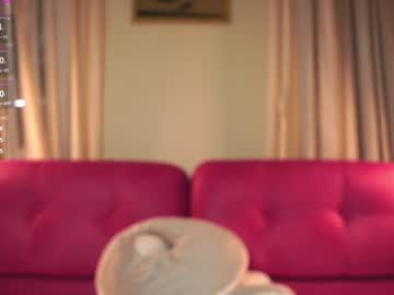 girl
        lisamason_ cam image #5303068