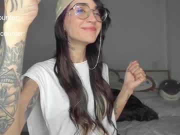 girl
        lonelly_lolly98 cam image #4344935