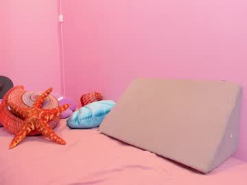 girl
        little_effy18_ cam image #6765036