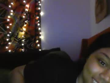 girl
        clichshay cam image #3192319