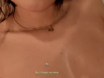 girl
        luucy___ cam image #6596474