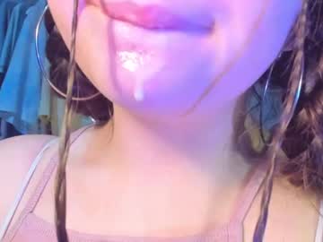 girl
        bbbeth_ cam image #1169822