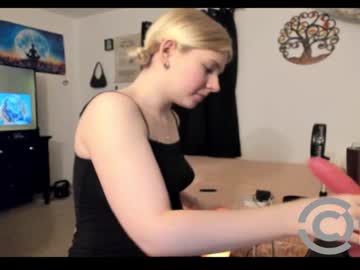 girl
        justababyangel cam image #4488612