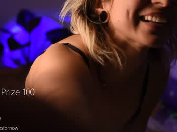 girl
        lizmreow cam image #2060567