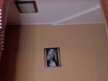 girl
        sueberry cam image #1699907