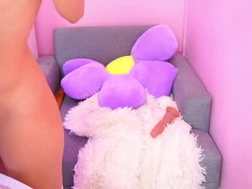 girl
        little_effy18_ cam image #6635671