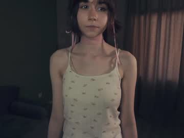 girl
        meghanash cam image #4031319