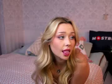 girl
        ella_knockers_xl cam image #5463743