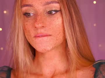 girl
        artease cam image #505722