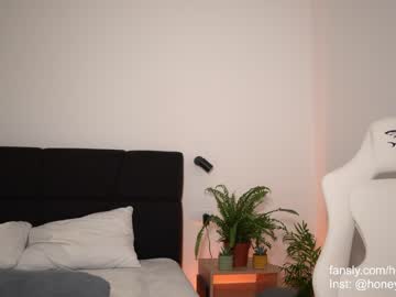 girl
        aria_diaz cam image #4075462