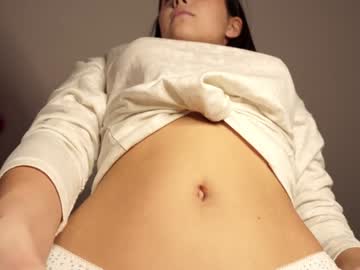 girl
        emilybatee cam image #6821096