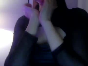 girl
        lillyandhertoyy cam image #3395016
