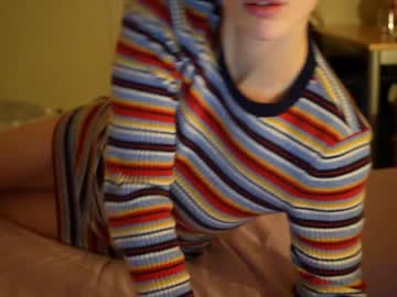 girl
        ellaa91 cam image #131999