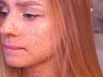 girl
        artease cam image #542016