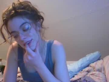 girl
        rosegold18 cam image #3352169