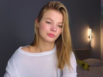 girl
        lovely_babyy cam image #5881915
