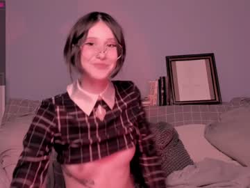 girl
        katkittykate cam image #2279909