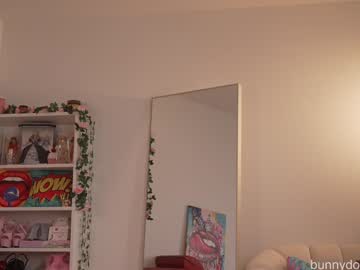 girl
        bunnydollstella cam image #6801096