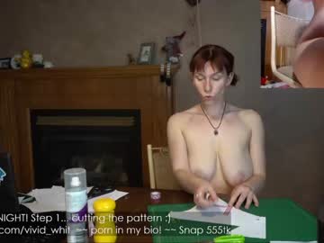 girl
        vivid_whit cam image #1327775