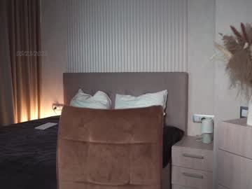 girl
        gold_blond cam image #6840297