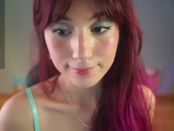 girl
        greeny_mat cam image #4910696