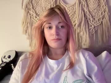 girl
        gemmyrosee cam image #5287276