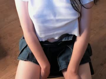 girl
        carolemilys cam image #2307255