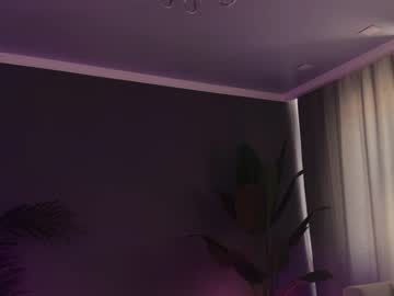 girl
        lanatropicon cam image #1789196