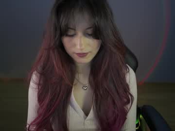 girl
        greeny_mat cam image #6526172