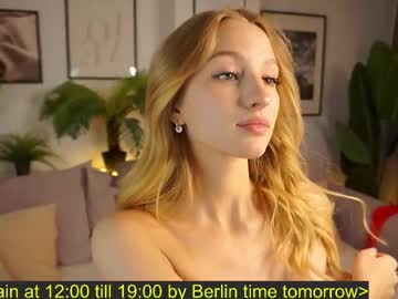 girl
        realcrystall cam image #6030292