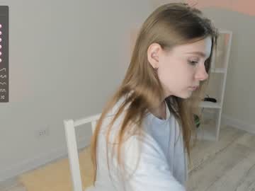 girl
        arky_b1y cam image #2449989