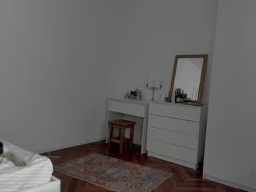 girl
        vivienne_westwoood cam image #1563493