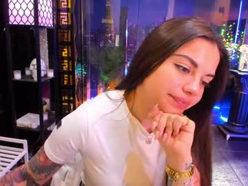 girl
        alma_pearl cam image #1733622
