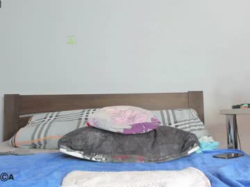 couple
        christinaa23 cam image #2603095