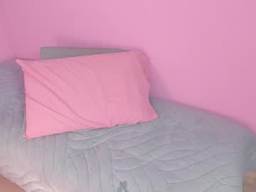 girl
        little_effy18_ cam image #6843125