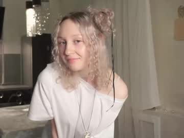 girl
        melissacoopers cam image #4538149