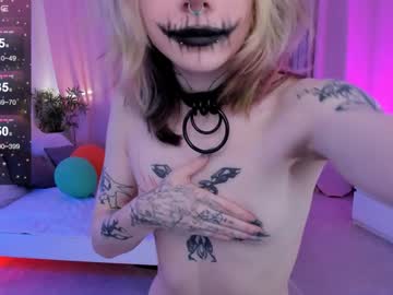 girl
        lollyshy__ cam image #4294793