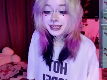 girl
        lollyshy__ cam image #5501690