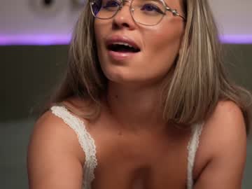 girl
        brandywhite cam image #1911045