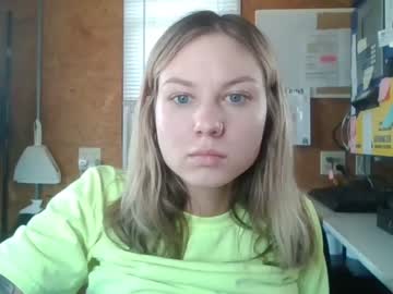 girl
        ellieozark cam image #1505010