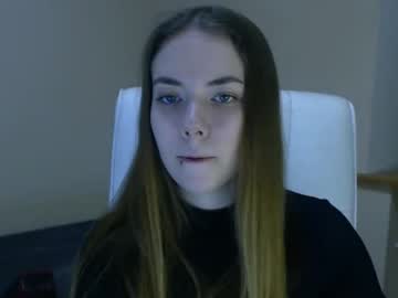 girl
        zoey_deuttch cam image #841740