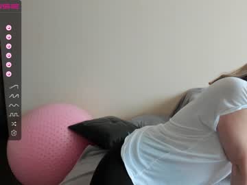 girl
        emilymilf__ cam image #1532536