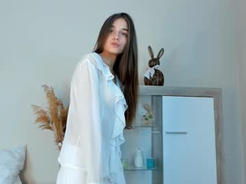 girl
        whitneyfarro cam image #4591135
