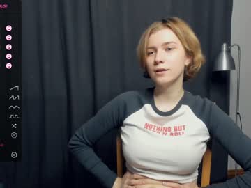 girl
        kristi_moss cam image #2804038