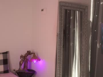 girl
        mysticxkitty cam image #6324534