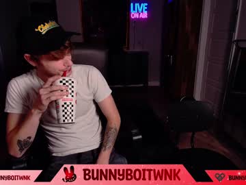 couple
        bunnyboitwnk cam image #2198002